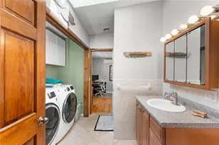 417 Squantum Dr, Warwick, RI 02888 - Photo 16