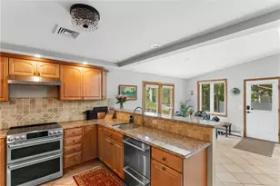 417 Squantum Dr, Warwick, RI 02888 - Photo 12