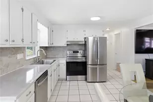 39 Salem Ave, Cranston, RI 02920 - Photo 8