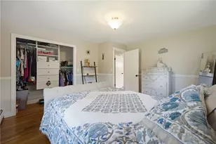 377 Kenyon Ave, Pawtucket, RI 02861 - Photo 12