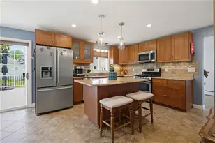 377 Kenyon Ave, Pawtucket, RI 02861 - Photo 4