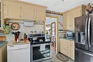 14 Barnes St, Smithfield, RI 02828 - Photo 18