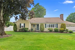 14 Barnes St, Smithfield, RI 02828 - Photo 2