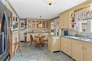 14 Barnes St, Smithfield, RI 02828 - Photo 12