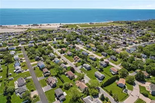 37 Newport Ln, Narragansett, RI 02882 - Photo 4