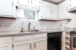 390 Nausauket Rd, Warwick, RI 02886 - Photo 10