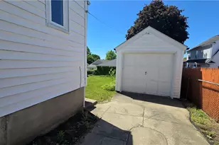 63 La Salle Dr, Providence, RI 02908 - Photo 24