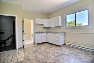 33 Railroad Ave, Westerly, RI 02891 - Photo 4