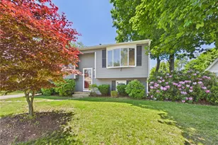 112 Longmeadow Ave, Warwick, RI 02889 - Photo 2