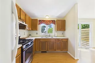 112 Longmeadow Ave, Warwick, RI 02889 - Photo 12
