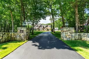 7 Josephine Dr, Smithfield, RI 02917 - Photo 2