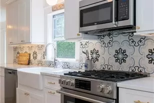 122 Ruggles Ave, Newport, RI 02840 - Photo 12