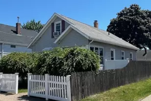 217 Evergreen St, Pawtucket, RI 02861 - Photo 4