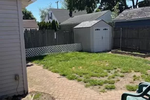 217 Evergreen St, Pawtucket, RI 02861 - Photo 6