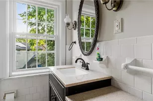 20 Bowen St, East Providence, RI 02916 - Photo 16