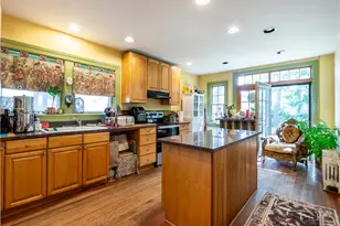 12 Manton St, Warwick, RI 02818 - Photo 8