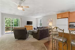 8 Susan Cir, South Kingstown, RI 02879 - Photo 4