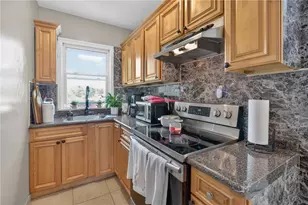 142 Richard St, Cranston, RI 02910 - Photo 10