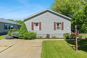 59 Robin Dr, Tiverton, RI 02878 - Photo 2