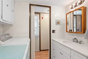 979 Toll Gate Rd, Warwick, RI 02886 - Photo 10