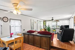 979 Toll Gate Rd, Warwick, RI 02886 - Photo 2