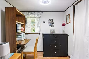 979 Toll Gate Rd, Warwick, RI 02886 - Photo 8