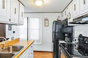 979 Toll Gate Rd, Warwick, RI 02886 - Photo 6