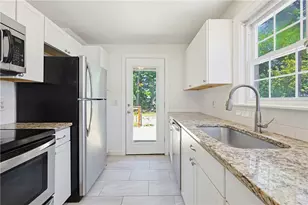 14 Jenks St, East Providence, RI 02914 - Photo 12