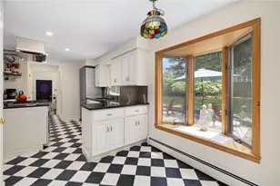 34 Terrace Dr, East Greenwich, RI 02818 - Photo 6