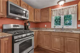 27 Fairway Dr, North Kingstown, RI 02852 - Photo 4
