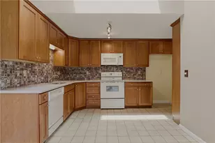 13 Fox Run, Portsmouth, RI 02871 - Photo 16