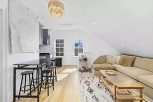 17 Willow St, Newport, RI 02840 - Photo 6