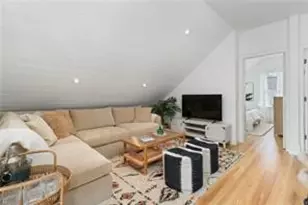 17 Willow St, Newport, RI 02840 - Photo 8
