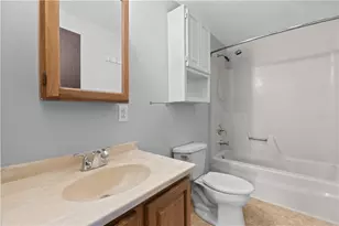 32 Prince Henry Ave, Portsmouth, RI 02871 - Photo 16