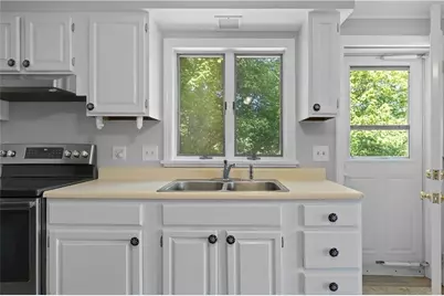 32 Prince Henry Avenue #32, Portsmouth, RI 02871 - Photo 6