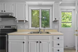 32 Prince Henry Ave, Portsmouth, RI 02871 - Photo 6