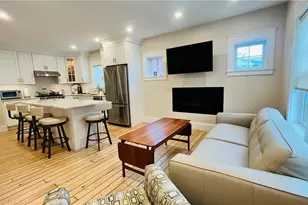 35 Memorial Blvd, Newport, RI 02840 - Photo 8