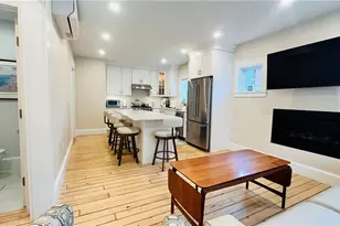 35 Memorial Blvd, Newport, RI 02840 - Photo 10