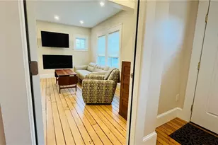 35 Memorial Blvd, Newport, RI 02840 - Photo 2