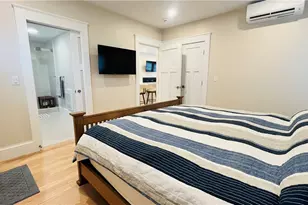 35 Memorial Blvd, Newport, RI 02840 - Photo 22