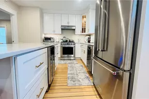 35 Memorial Blvd, Newport, RI 02840 - Photo 18