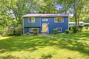 107 Huckleberry Rd, North Kingstown, RI 02852 - Photo 2