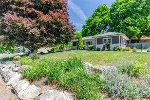 18 Hattie Ave, Smithfield, RI 02828 - Photo 2