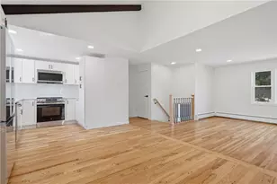 25 Stoneham St, Cranston, RI 02920 - Photo 8