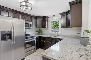 55 Blue Hill Dr, Warwick, RI 02886 - Photo 4