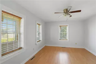 10 Hobart St, Westerly, RI 02891 - Photo 12