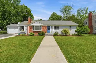 3 Cheshire Dr, Barrington, RI 02806 - Photo 2