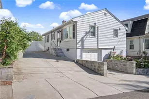 15 Beechwood Ave, Pawtucket, RI 02860 - Photo 2