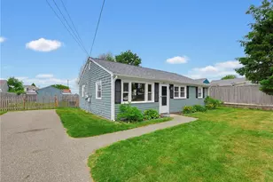29 Rosedale Dr, Bristol, RI 02809 - Photo 2