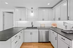 484 Thames St, Bristol, RI 02809 - Photo 6